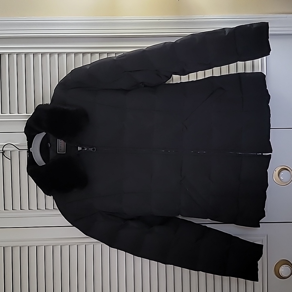 Down coat with removeable faux fur collar